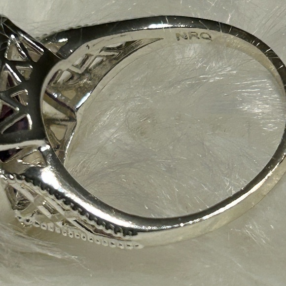 Elegant Purple and Silver Ring - Picture 9 of 10